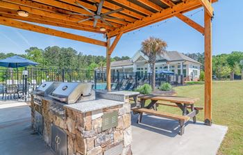 The retreat at thousand oaks covered patio with grill and picnic table
